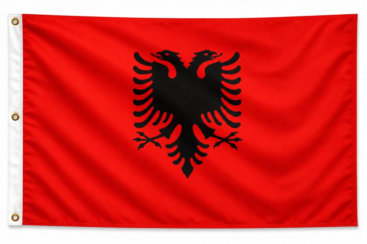 Versandhandel Strauch GmbH Flaggen und Fahnen Flagge Albanien 90 x 150 cm mit 2 Ösen 100g/m² Stoffgewicht Hissfahne Hissflagge
